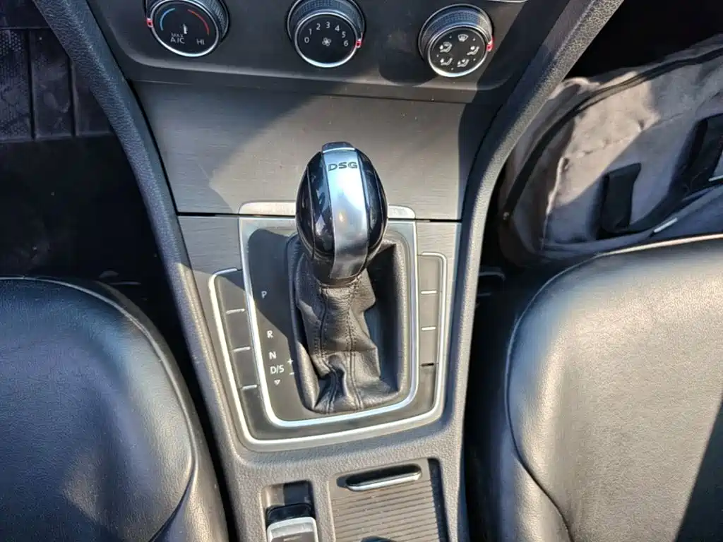 Volkswagen Golf — миниатюра 14