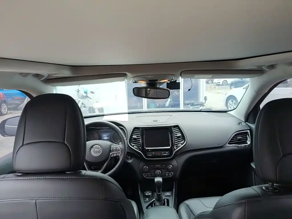 Jeep Cherokee — миниатюра 18