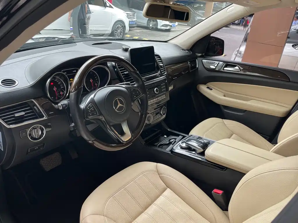 Mercedes-Benz GLS — миниатюра 6