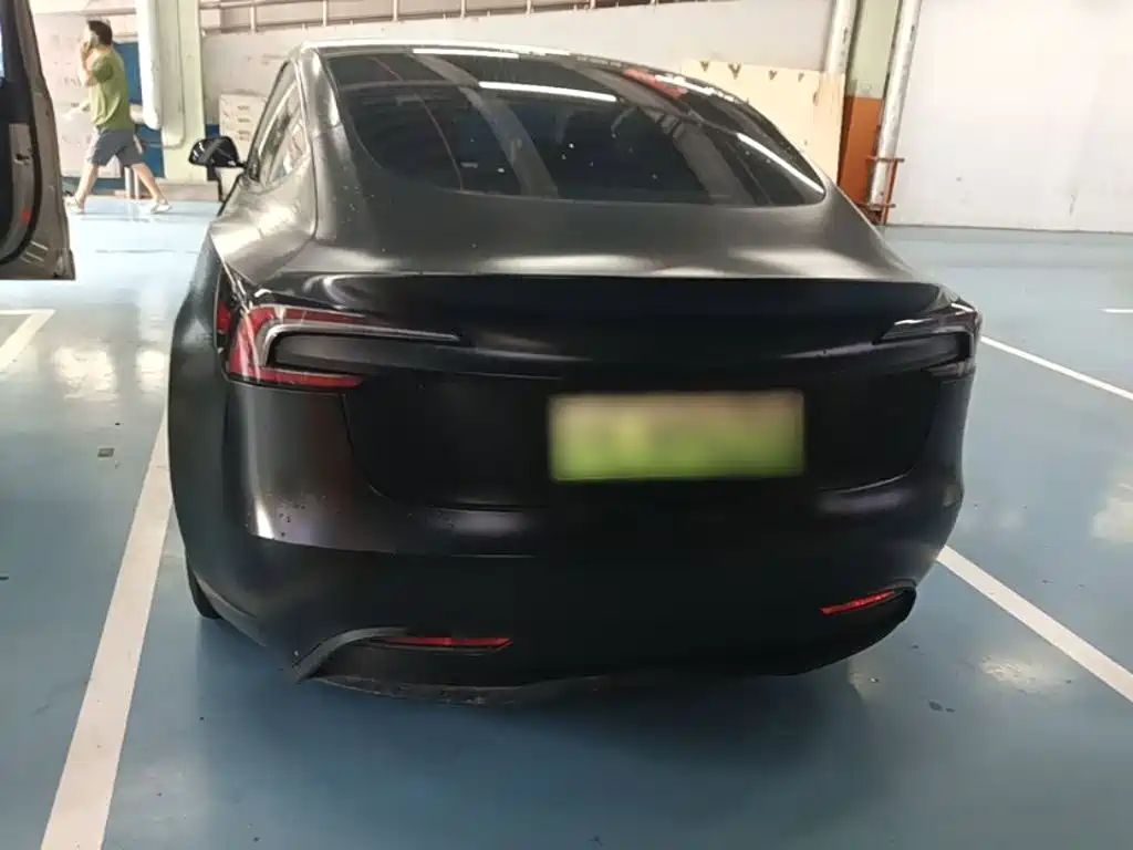 Tesla Model 3 — миниатюра 6