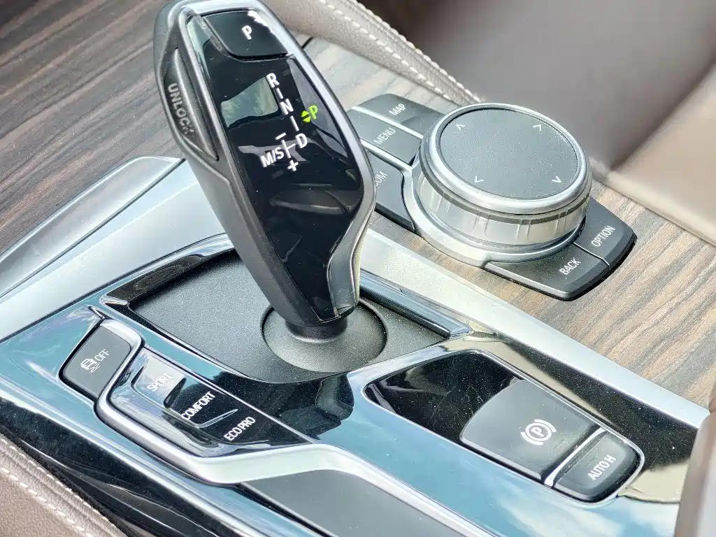 BMW 5 Series — миниатюра 6