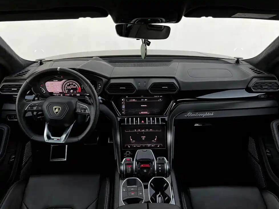 Lamborghini Urus — миниатюра 13