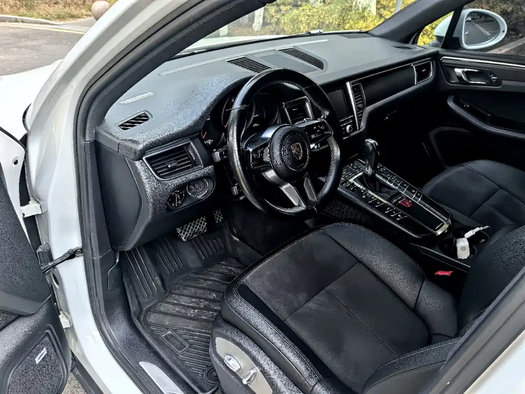 Porsche Macan — миниатюра 3