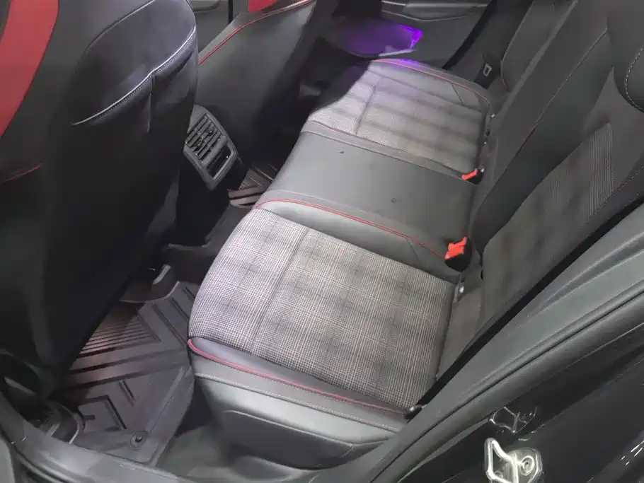 Volkswagen Golf GTI — миниатюра 11