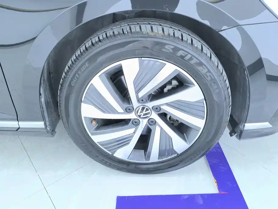 Volkswagen Magotan PHEV — миниатюра 6