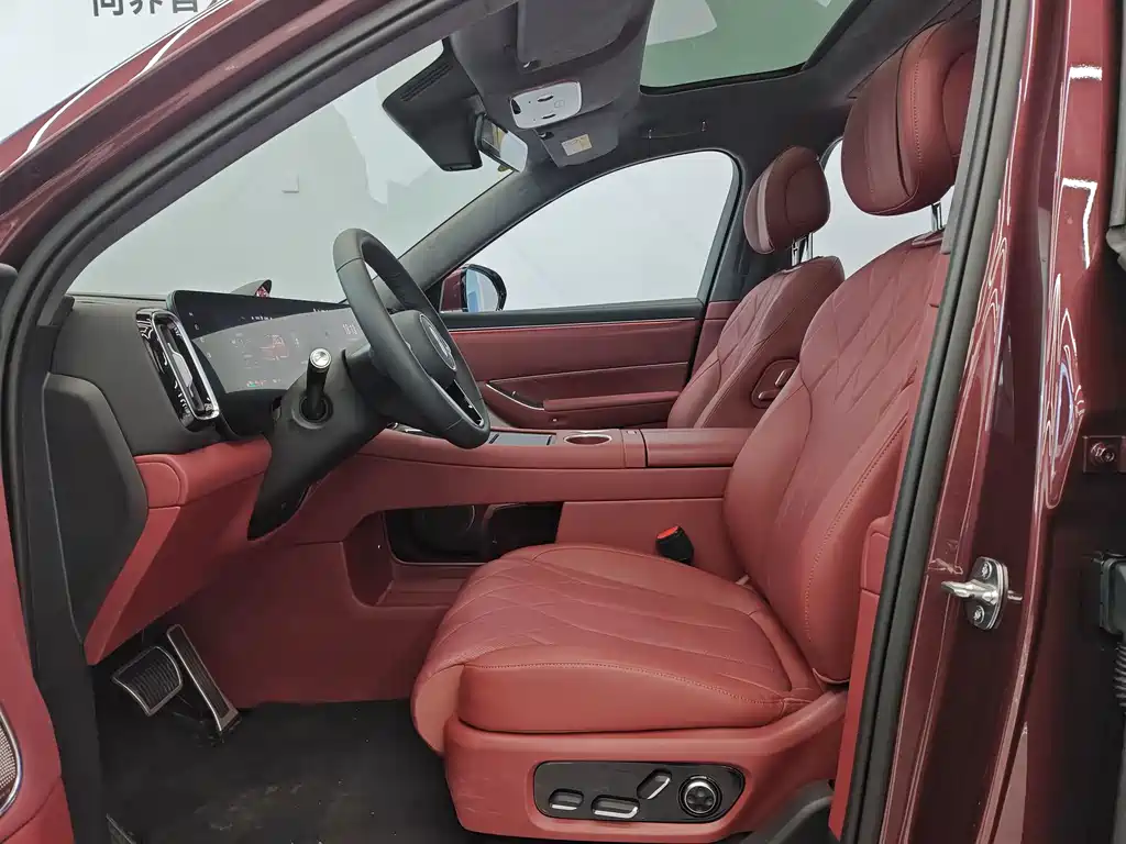 Aito M8 2025 Ultra 53.4kWh 5 мест (192 )