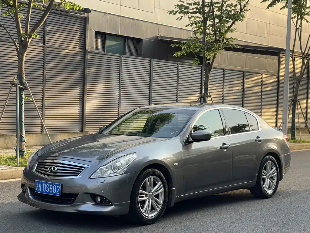 Infiniti G 2011