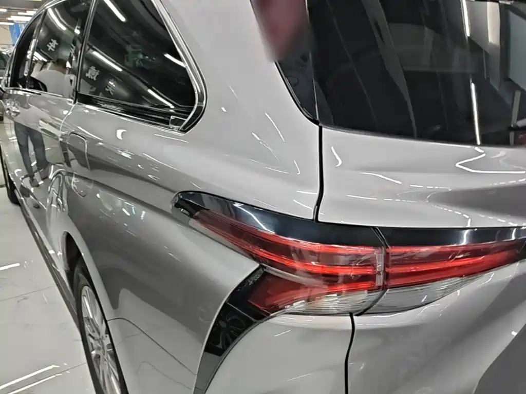 Toyota Sienna — миниатюра 5