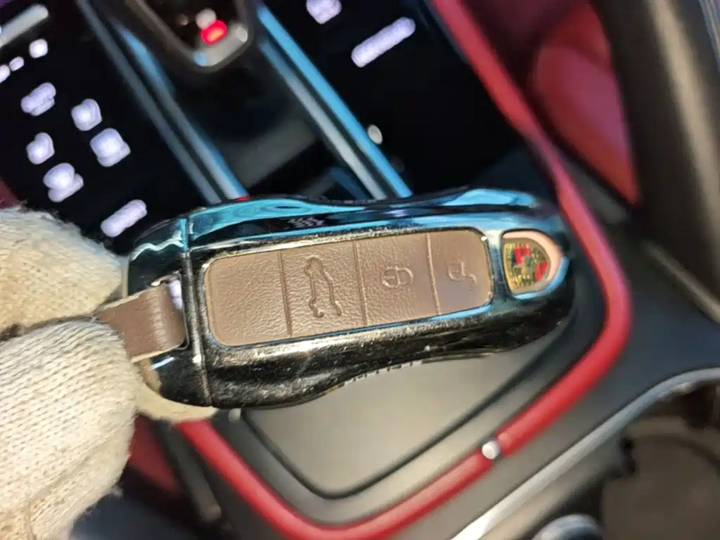 Porsche Cayenne — миниатюра 9