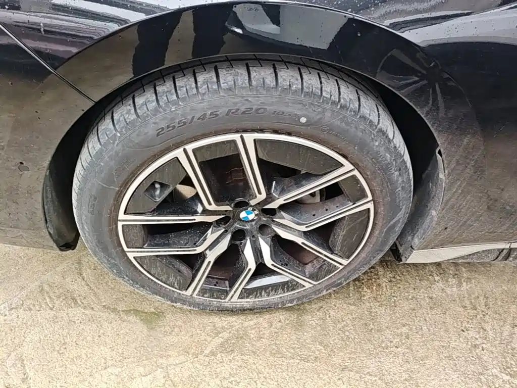 BMW 7 Series — миниатюра 23