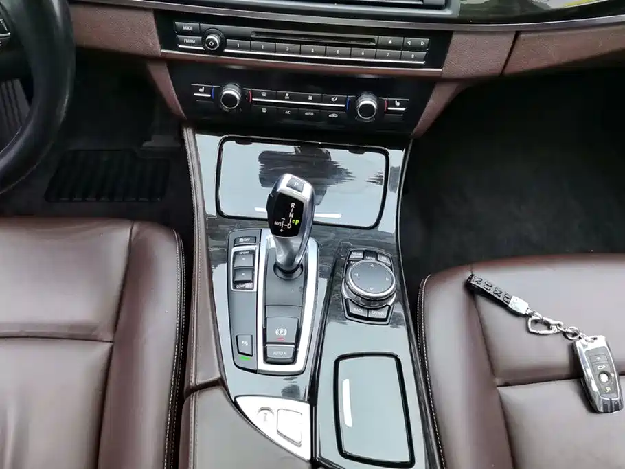 BMW 5 Series — миниатюра 16