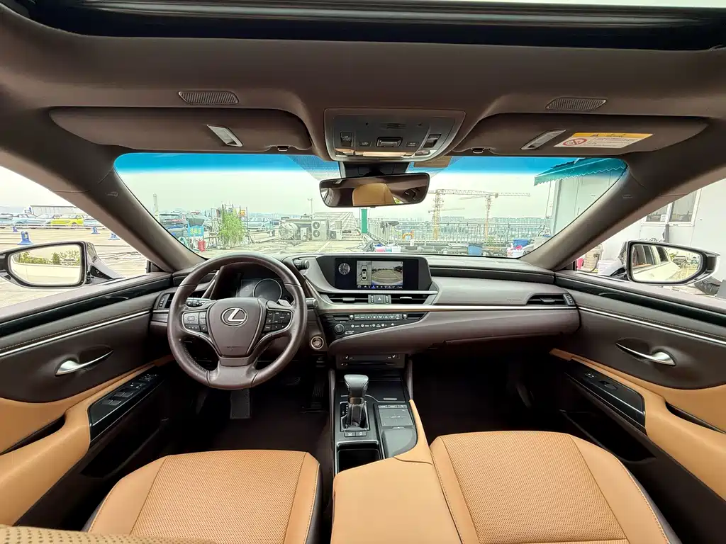Lexus ES — миниатюра 11