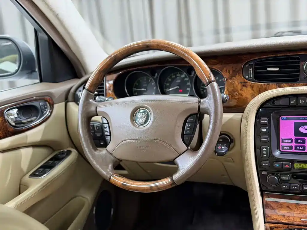 Jaguar XJ — миниатюра 8