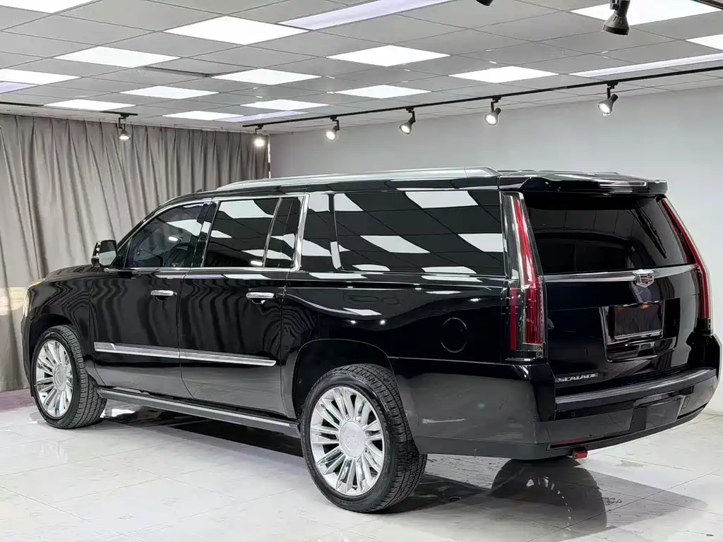 Cadillac Escalade — миниатюра 9