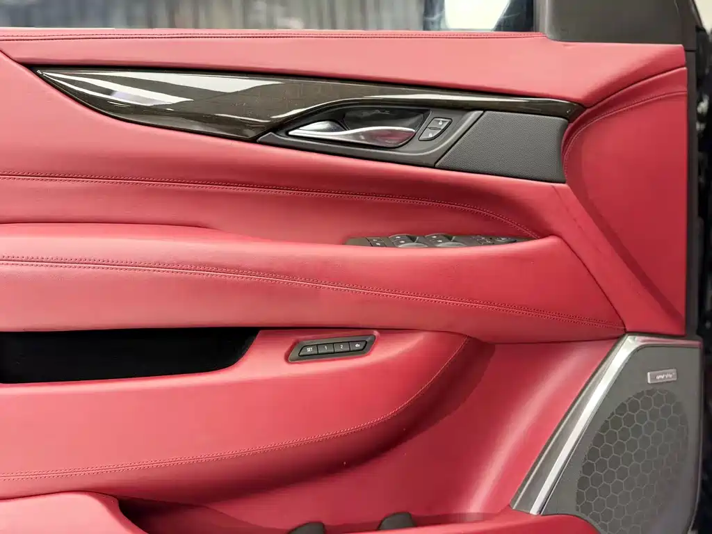 Cadillac Escalade — миниатюра 8