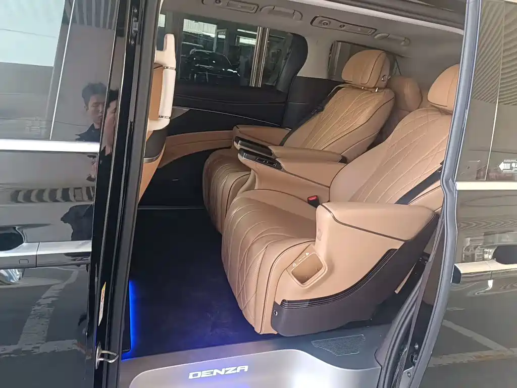 Denza D9 2024 DM-i 980 Luxury