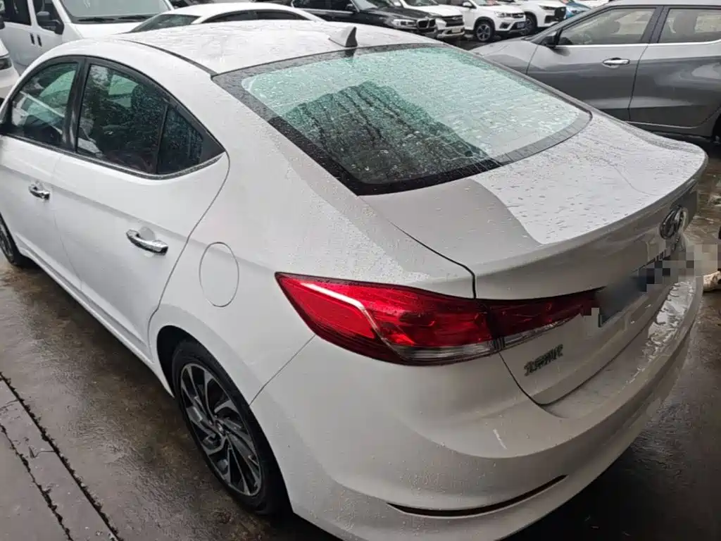 Hyundai Elantra — миниатюра 5