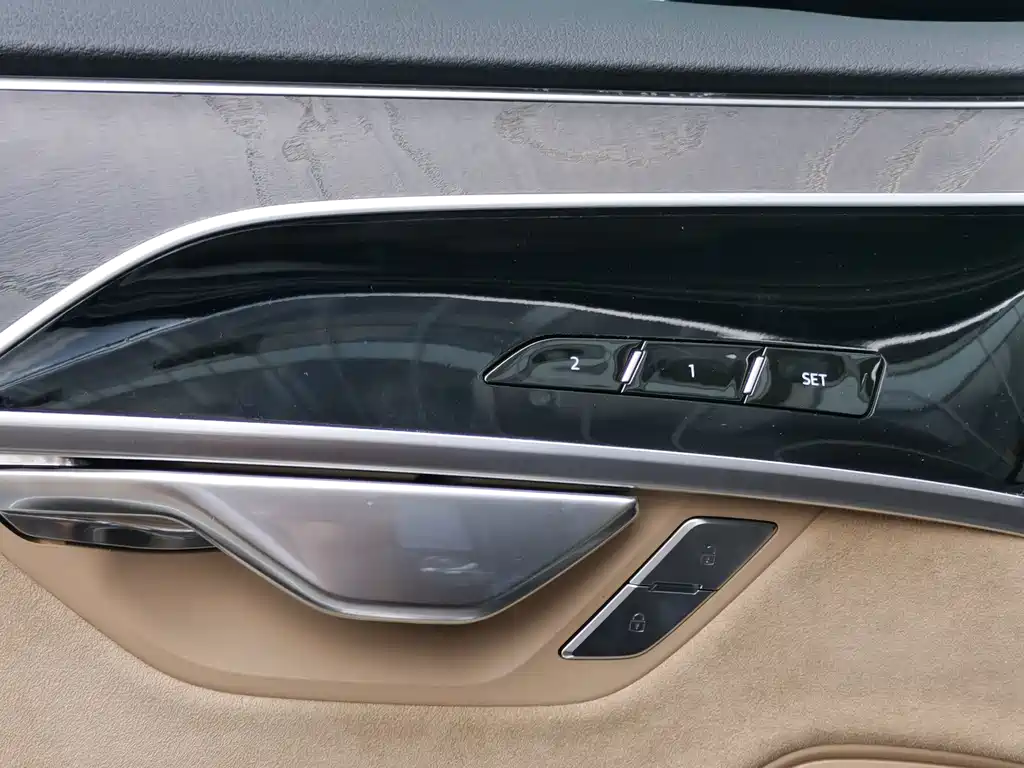 Audi A8 — миниатюра 12