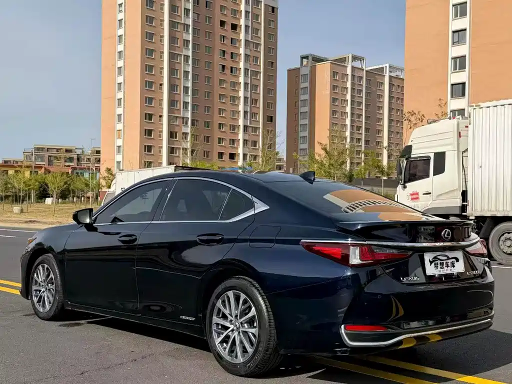 Lexus ES — миниатюра 9