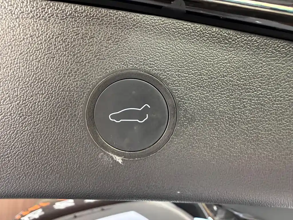 Tesla Model 3 — миниатюра 27
