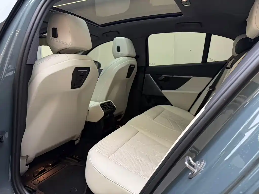 BMW 5 Series (Import) — миниатюра 13