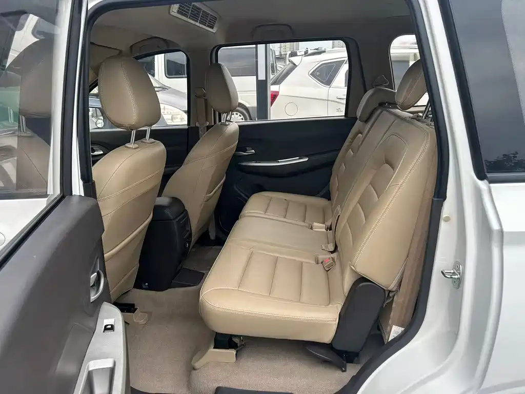 Wuling Hongguang — миниатюра 6