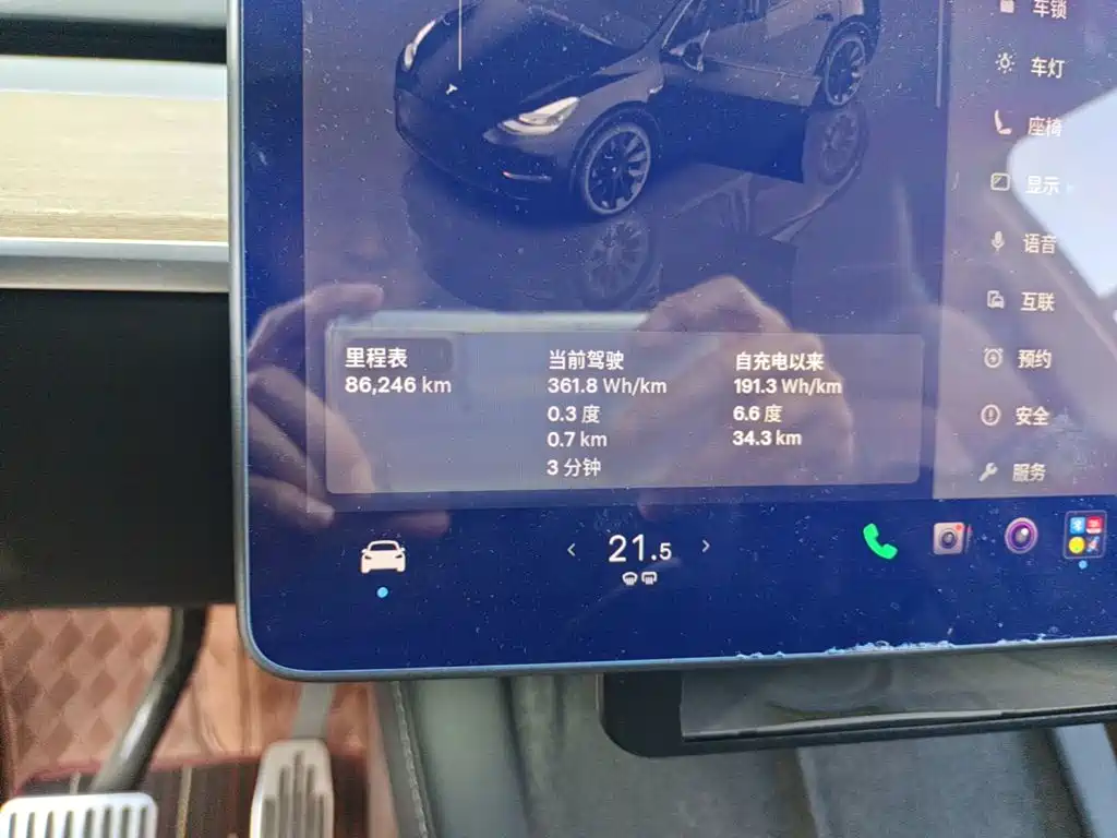 Tesla Model Y — миниатюра 12