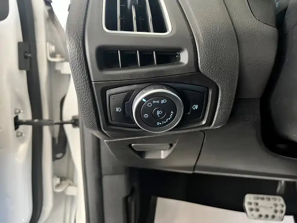Ford Focus — миниатюра 6