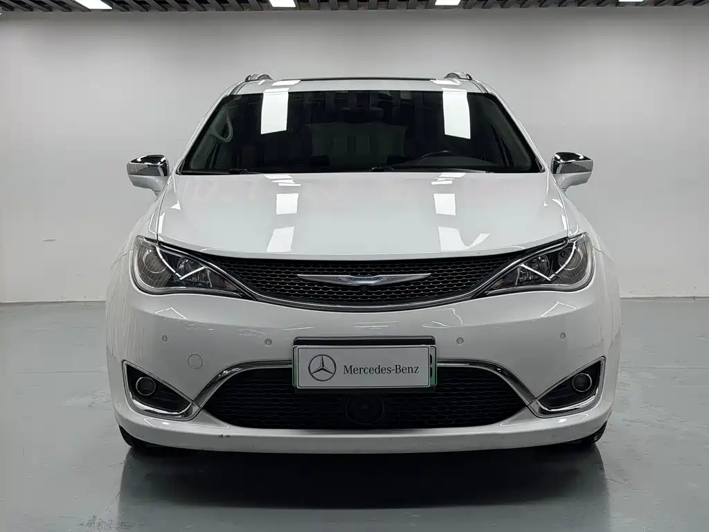 Chrysler Grand Voyager PHEV (Import) — миниатюра 2