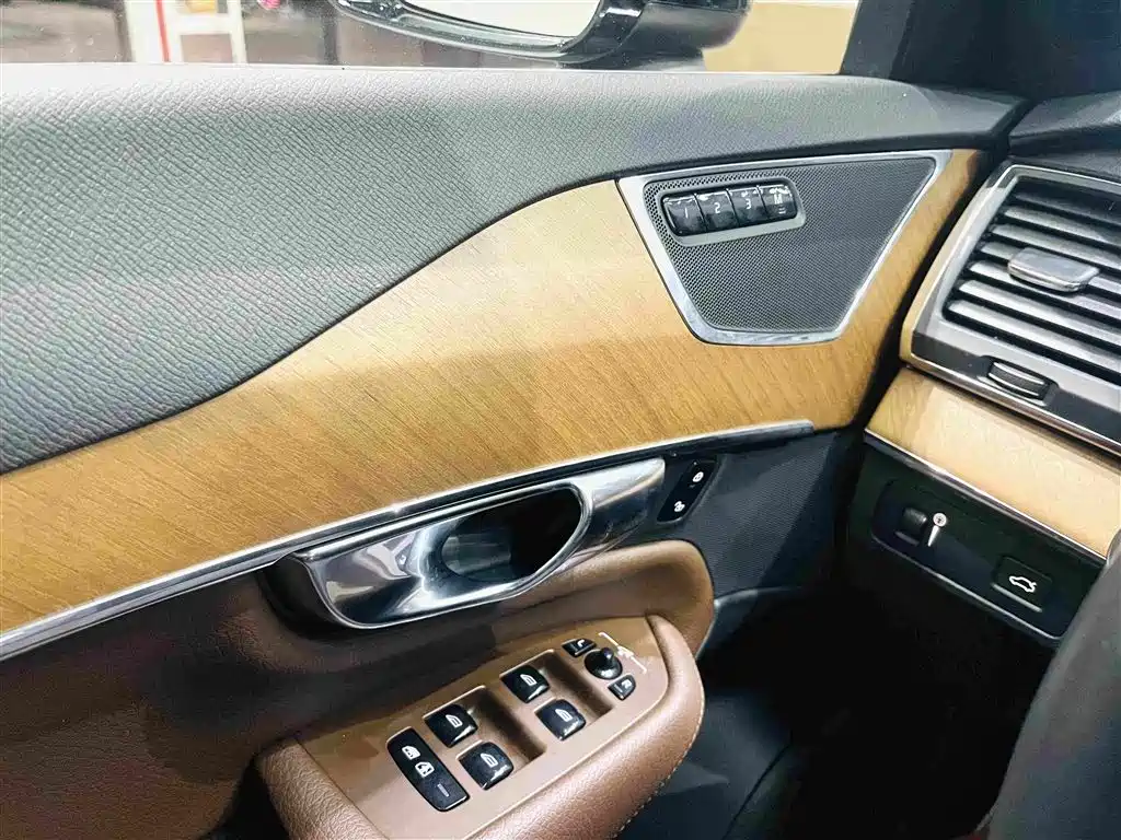 Volvo XC90 — миниатюра 18