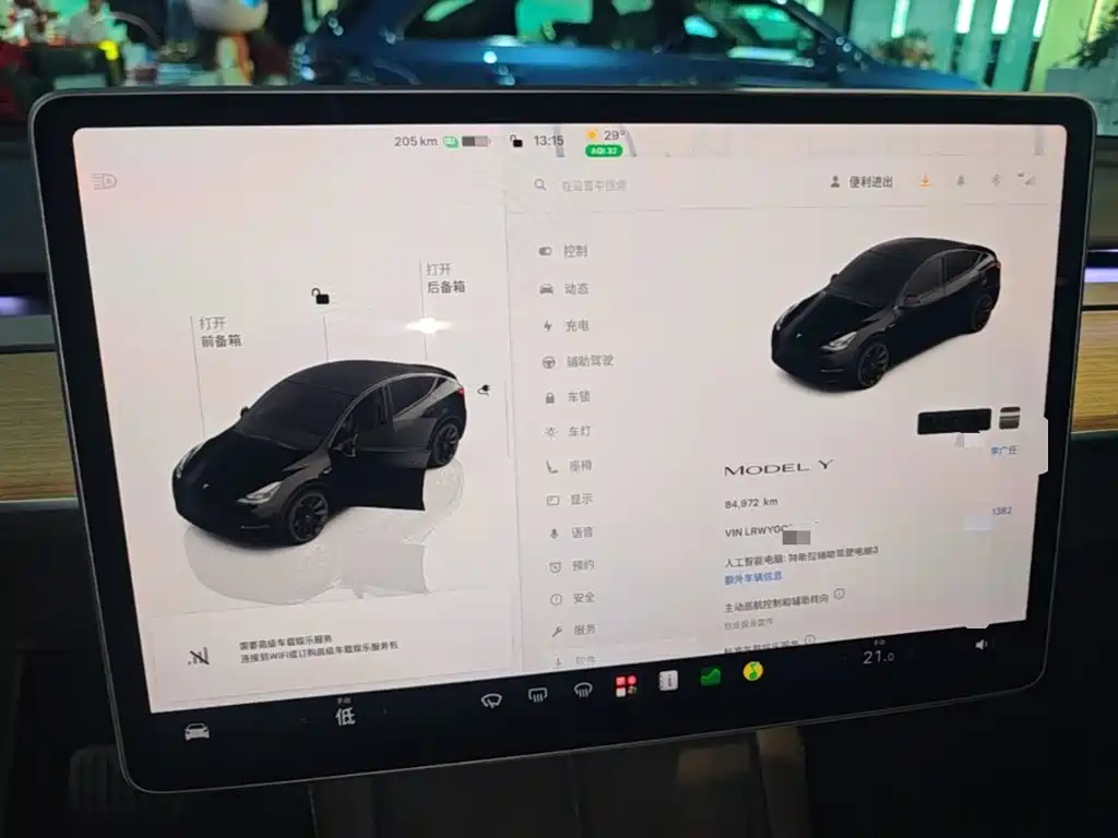 Tesla Model Y — миниатюра 12