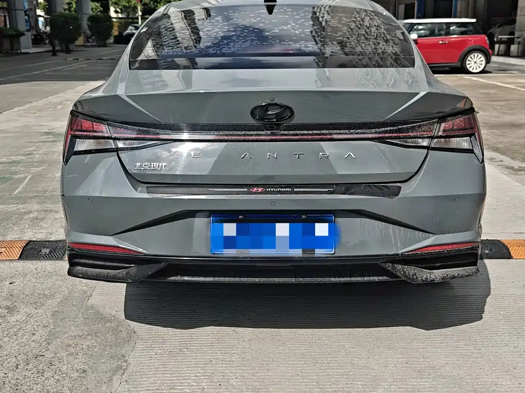 Hyundai Elantra — миниатюра 10