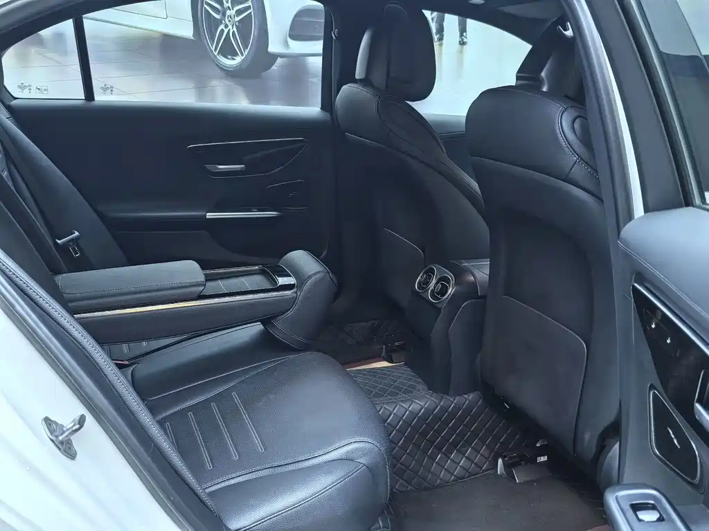 Mercedes-Benz C-Class — миниатюра 27