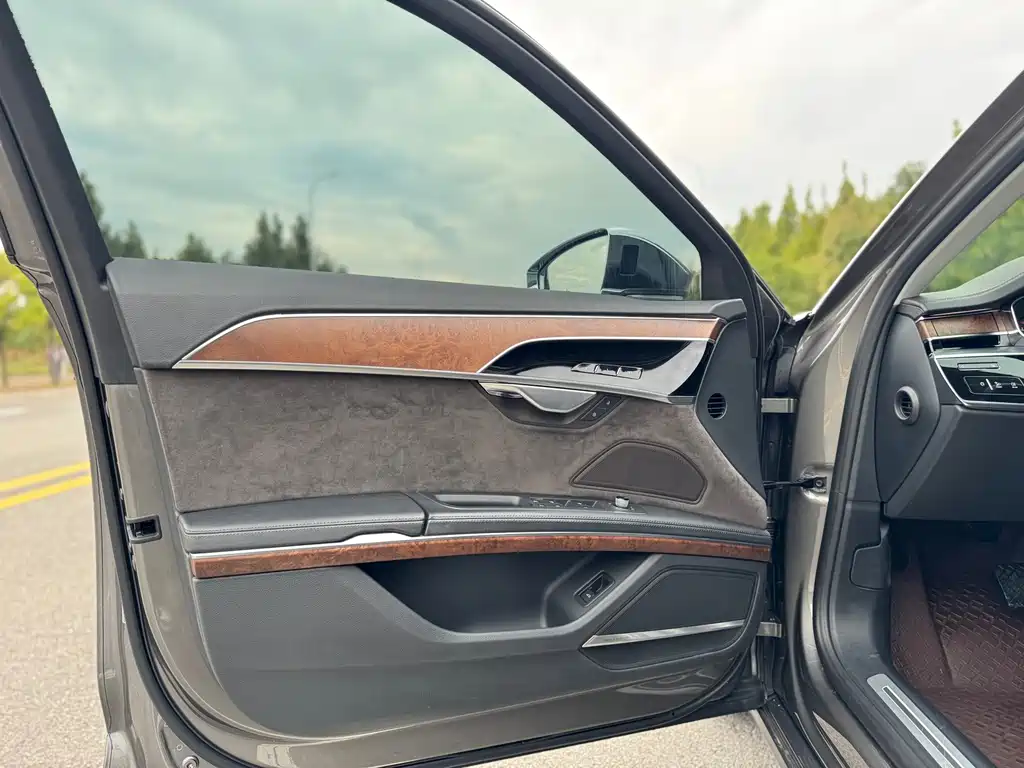 Audi A8 — миниатюра 10