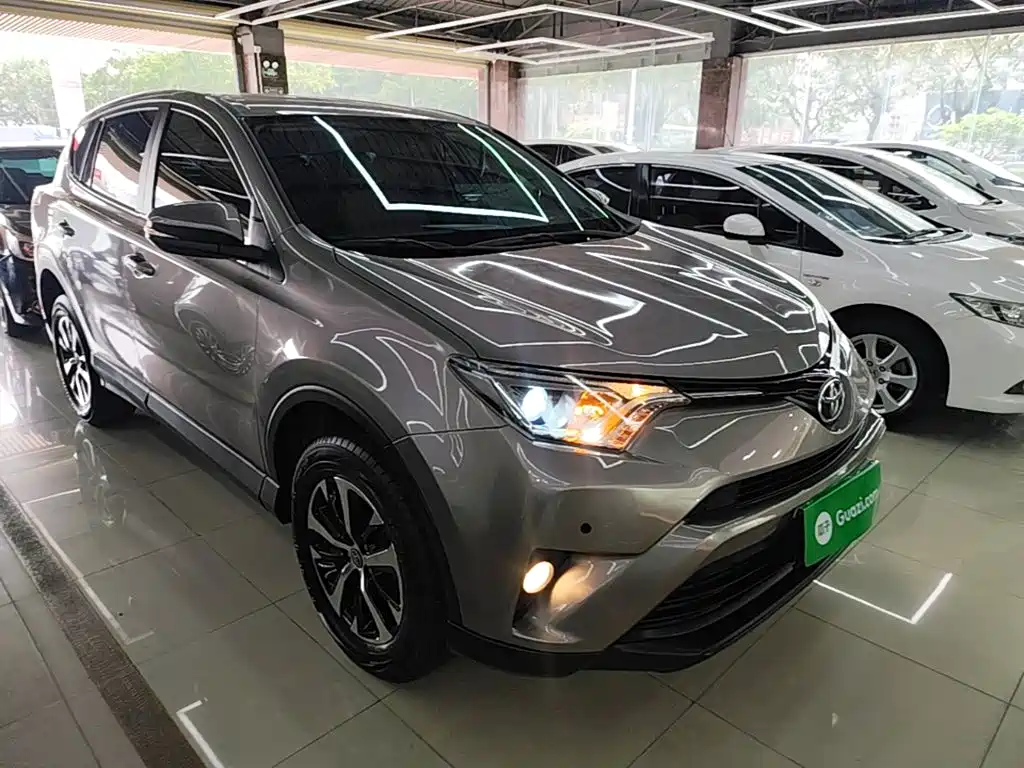 Toyota RAV4 — миниатюра 4