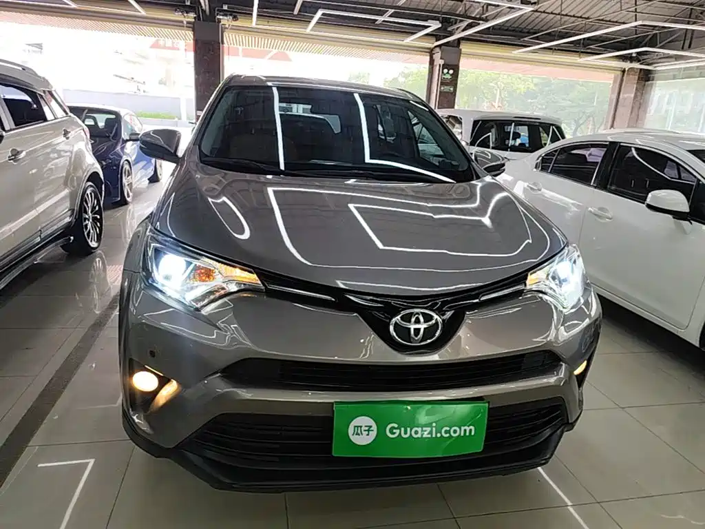 Toyota RAV4 — миниатюра 3