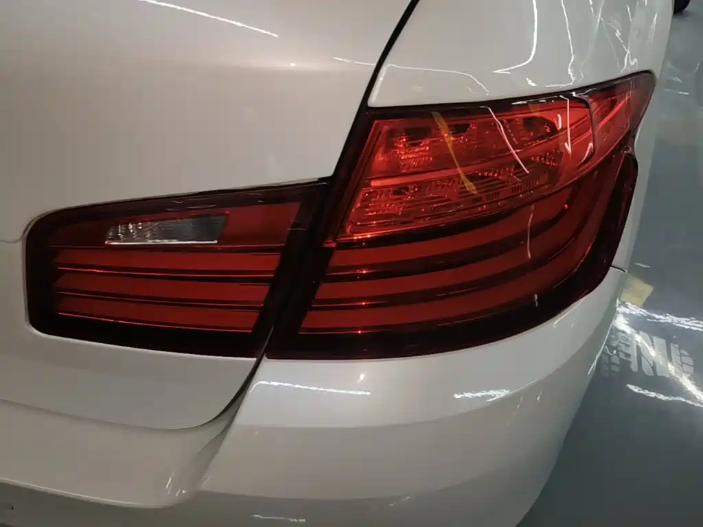 BMW 5 Series — миниатюра 8