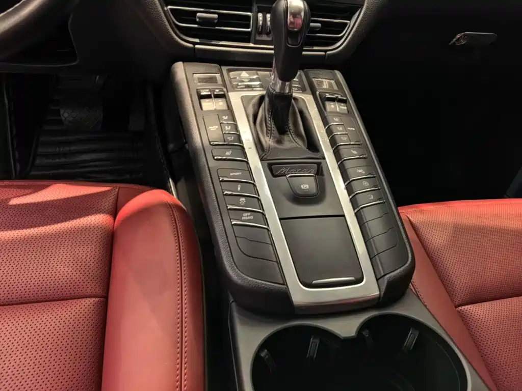 Porsche Macan — миниатюра 14
