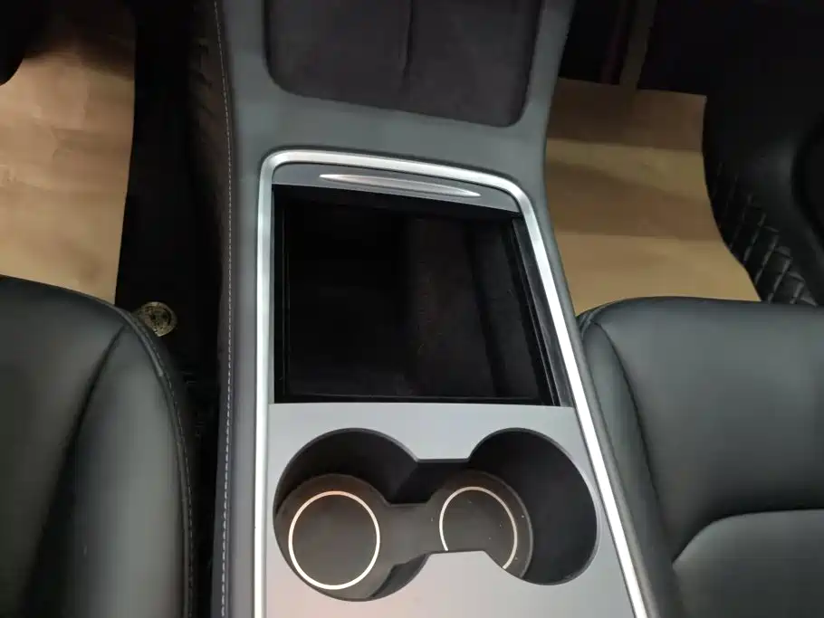 Tesla Model 3 — миниатюра 16