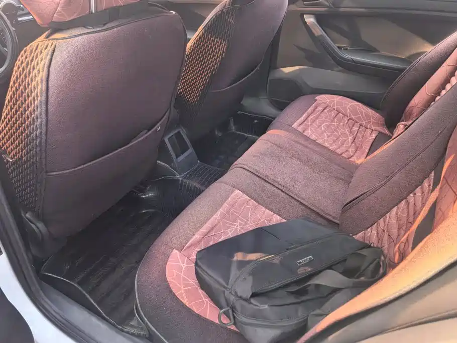 Volkswagen Jetta — миниатюра 11