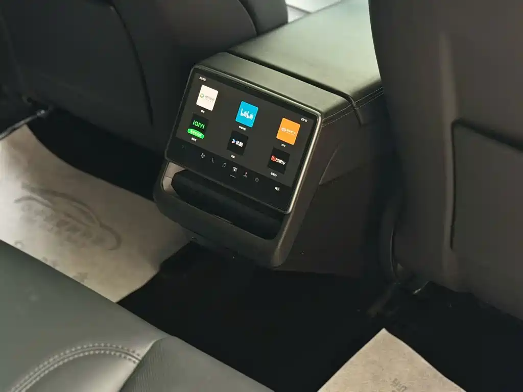 Tesla Model 3 — миниатюра 7