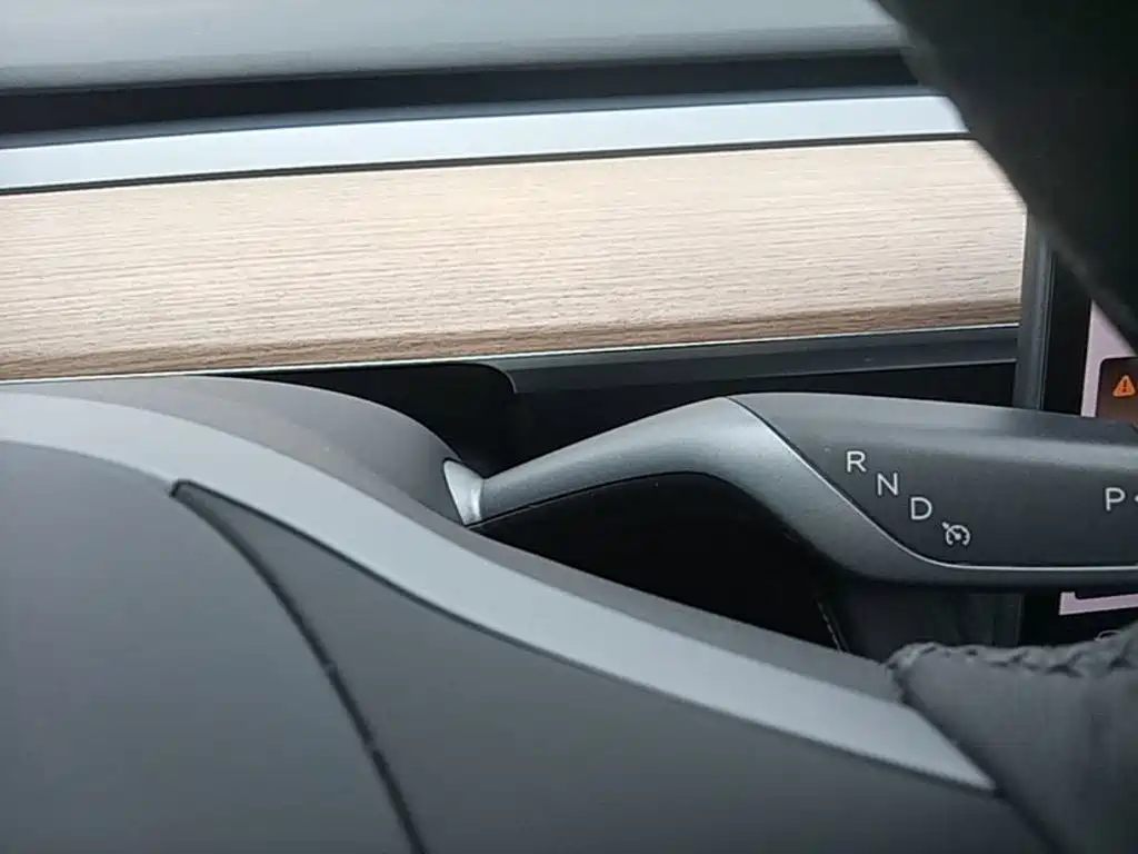 Tesla Model Y — миниатюра 14