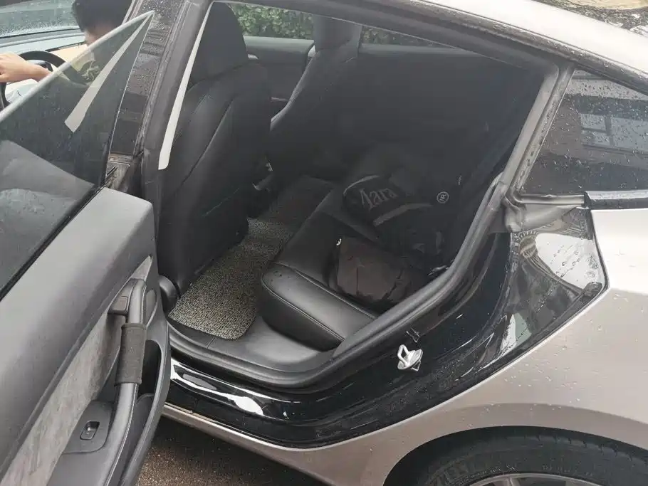 Tesla Model 3 — миниатюра 11