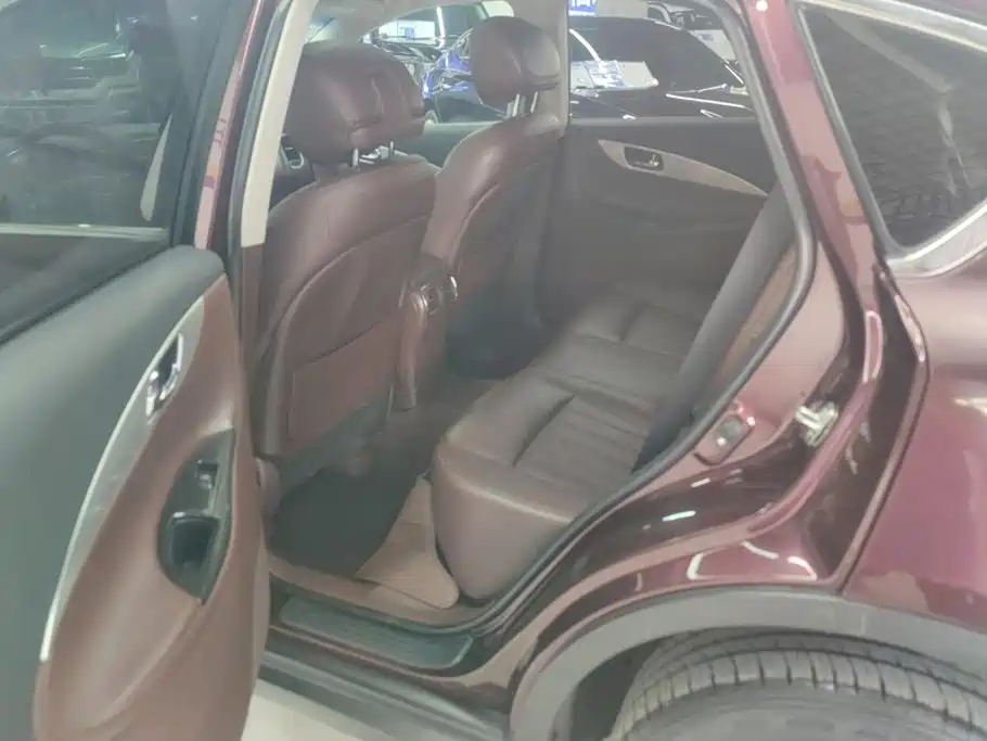Infiniti QX50 — миниатюра 11