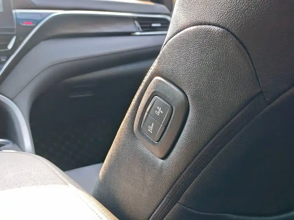 Toyota Camry — миниатюра 10