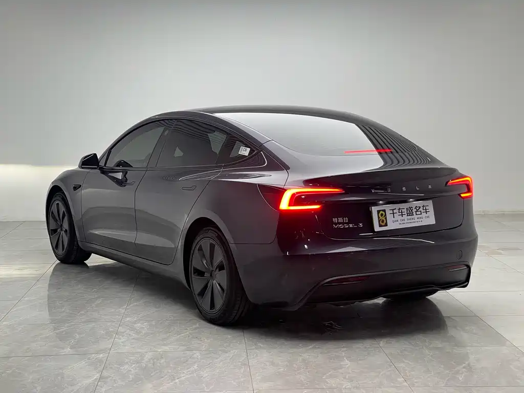 Tesla Model 3 — миниатюра 4