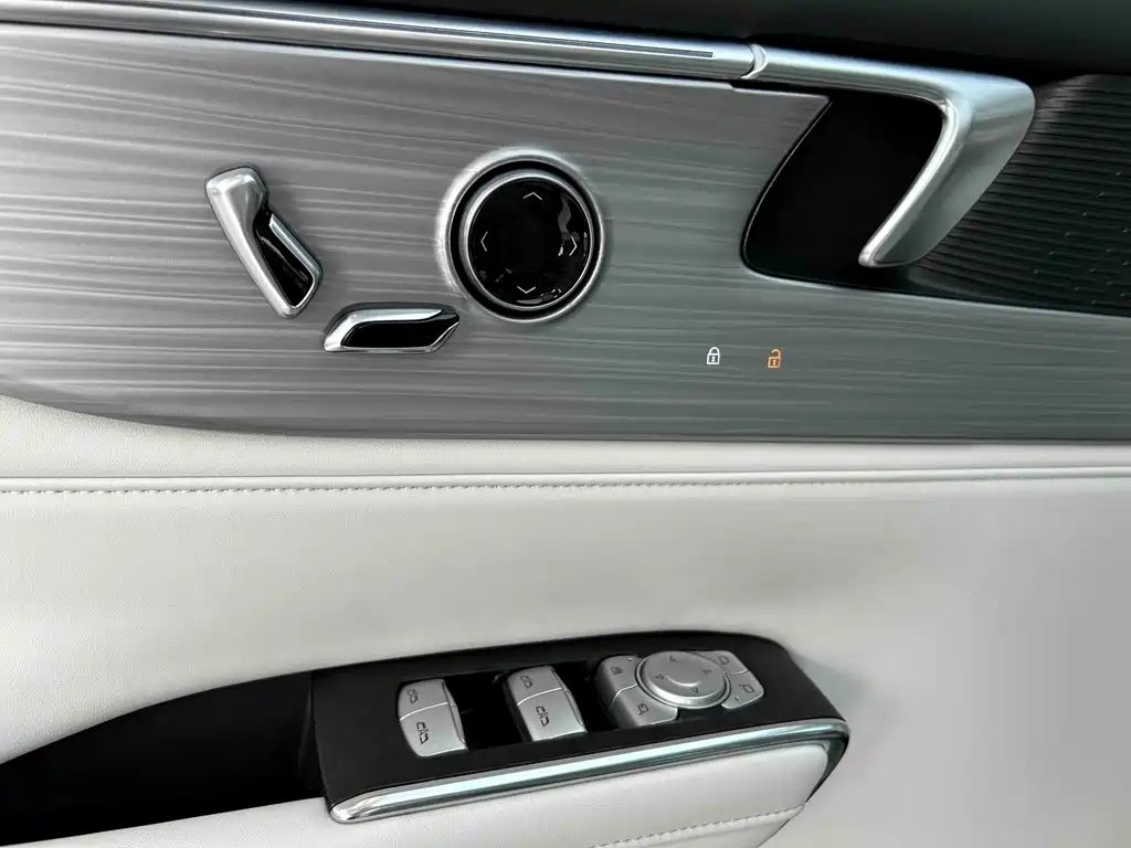 Buick GL8 Hybrid — миниатюра 32