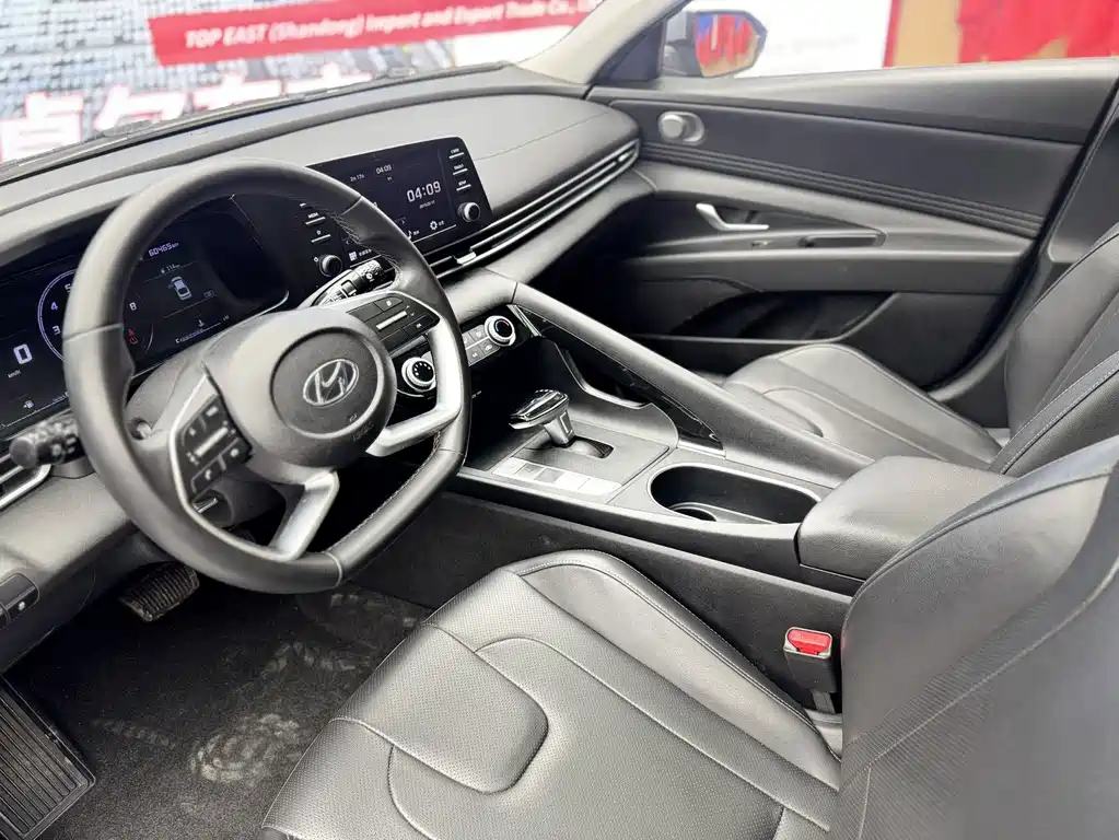Hyundai Elantra — миниатюра 11