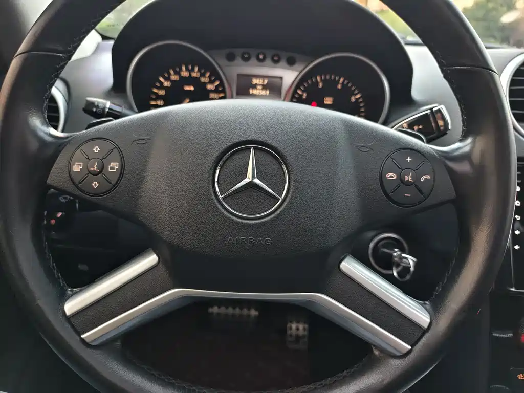 Mercedes-Benz M-Class — миниатюра 15