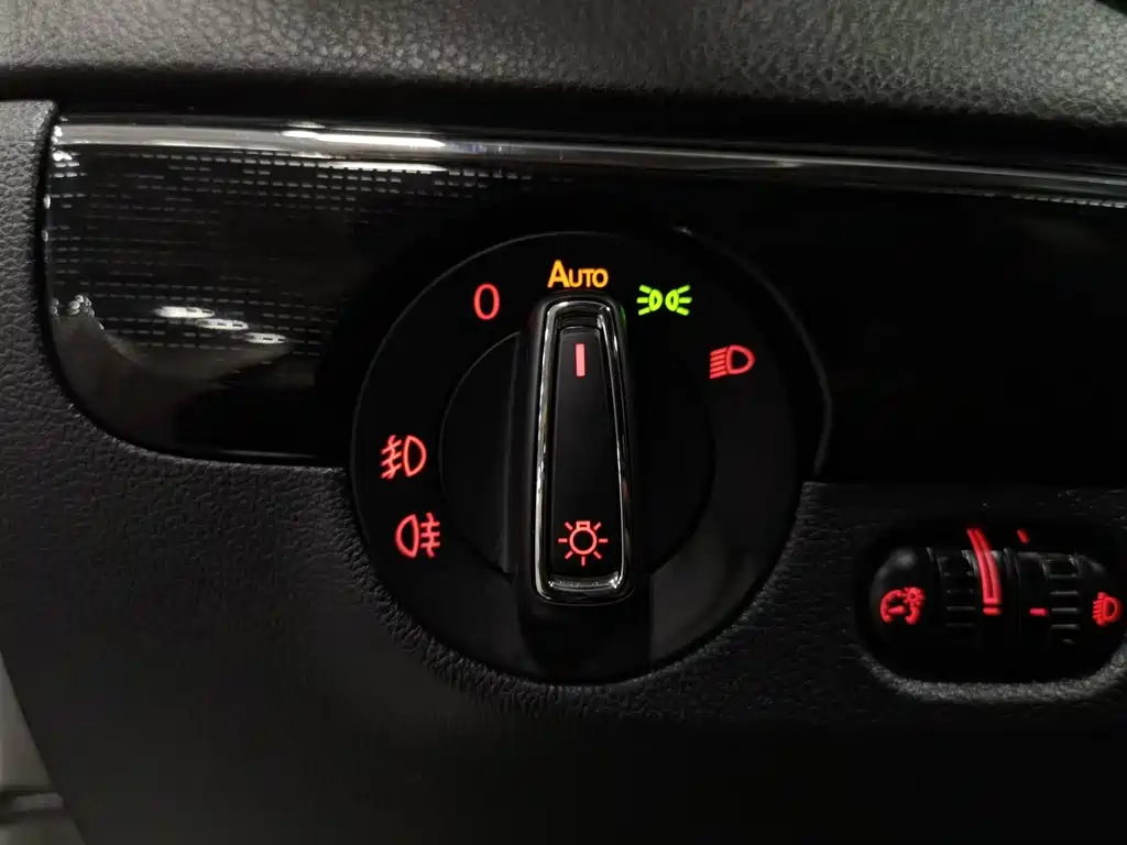 Volkswagen Sagitar — миниатюра 21